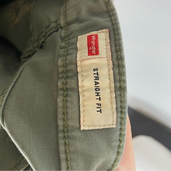 Wrangler Straight Fit Green Jeans NWT 42x30 Men’s Pants - Picture 6 of 6